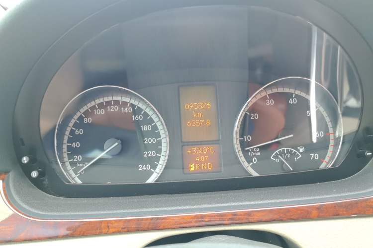Used Mercedes-Benz Viano 2015 3.0L Partner Edition Odometer Close Up