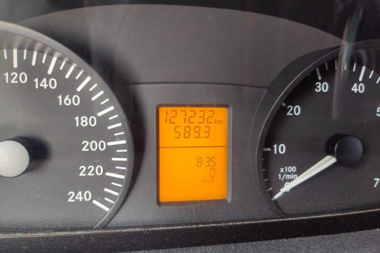 Used Mercedes-Benz Viano 2015 3.0L Partner Edition Odometer Close Up