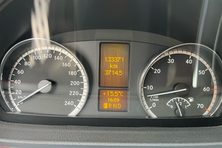 Used Mercedes-Benz Viano 2015 3.0L Partner Edition Odometer Close Up