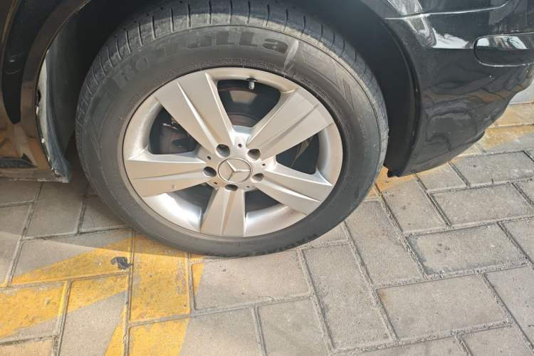 Used Mercedes-Benz Viano 2015 3.0L Partner Edition Right Front Wheel Hub