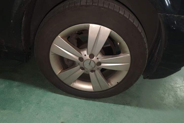 Used Mercedes-Benz Viano 2015 3.0L Partner Edition Right Front Wheel Hub