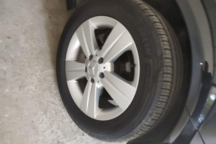 Used Mercedes-Benz Viano 2015 3.0L Partner Edition Right Front Wheel Hub