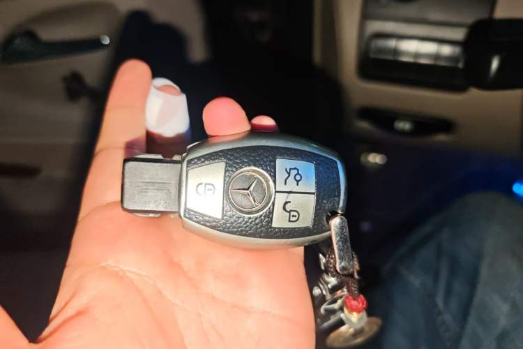 Used Mercedes-Benz Viano 2015 3.0L Partner Edition Vehicle Key