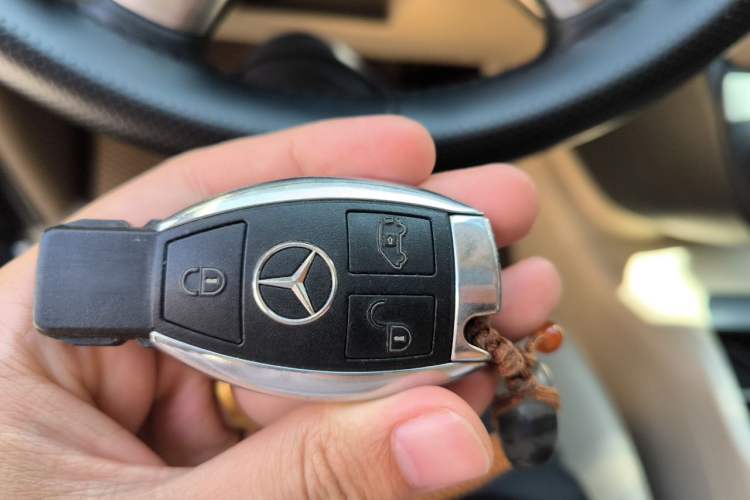 Used Mercedes-Benz Viano 2015 3.0L Partner Edition Vehicle Key