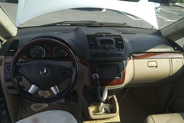 Used Mercedes-Benz Viano 2015 3.0L Partner Edition Center Console
