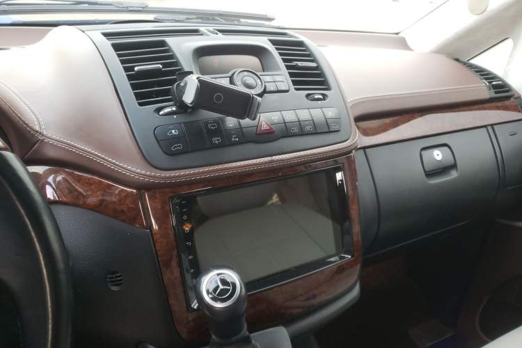Used Mercedes-Benz Viano 2015 3.0L Partner Edition Audio And AC Panel