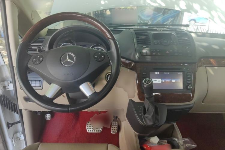 Used Mercedes-Benz Viano 2015 3.0L Partner Edition Center Console