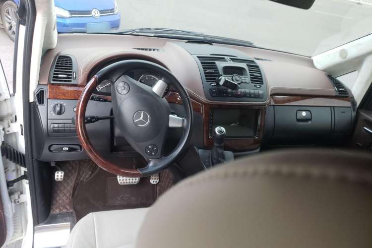 Used Mercedes-Benz Viano 2015 3.0L Partner Edition Center Console