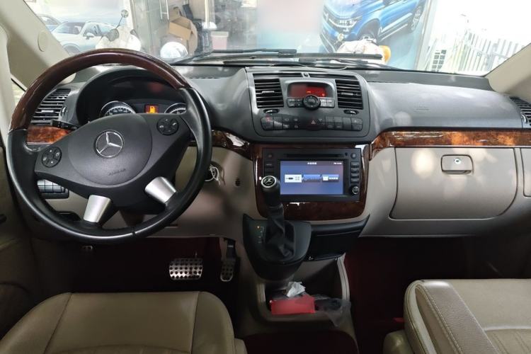 Used Mercedes-Benz Viano 2015 3.0L Partner Edition Center Console