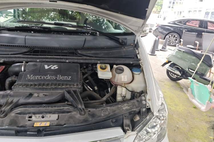 Used Mercedes-Benz Viano 2015 3.0L Partner Edition Engine Bay Left
