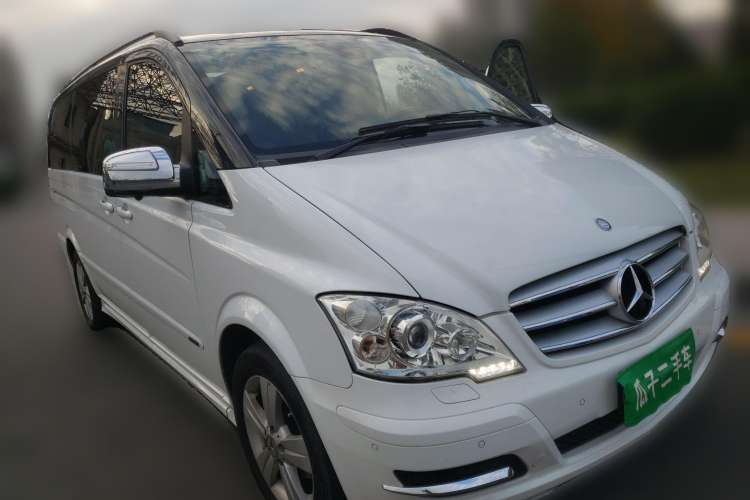 Used Mercedes-Benz Viano 2015 3.0L Partner Edition Front Right 45 Deg