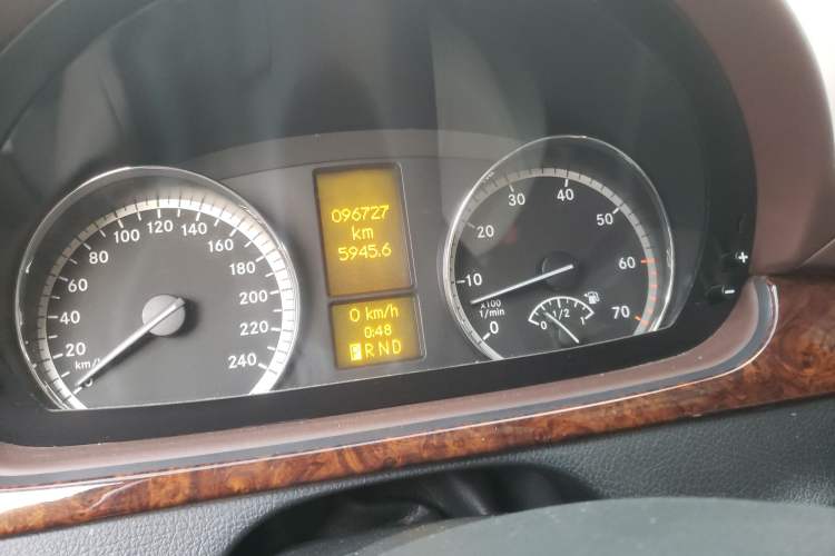 Used Mercedes-Benz Viano 2015 3.0L Partner Edition Odometer Close Up