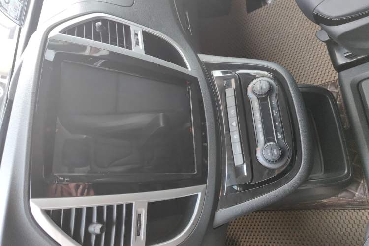 Used Mercedes-Benz Vito 2018 2.0T Elite Version 7 Seats China VI Emission Standard Audio And AC Panel