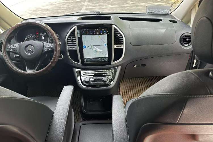 Used Mercedes-Benz Vito 2018 2.0T Elite Version 7 Seats China VI Emission Standard Interior 1