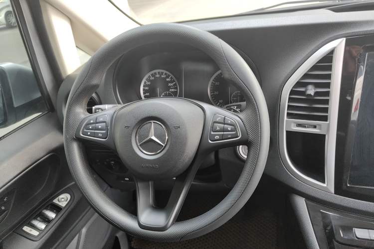 Used Mercedes-Benz Vito 2018 2.0T Elite Version 7 Seats China VI Emission Standard Right Front Seat