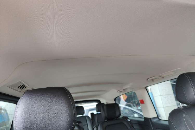 Used Mercedes-Benz Vito 2018 2.0T Elite Version 7 Seats China VI Emission Standard Steering Wheel