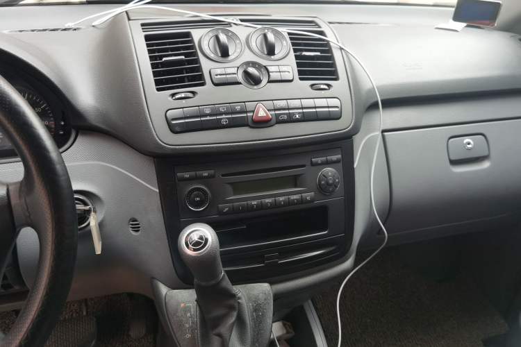 Used Mercedes-Benz Vito 2010 2.5L Elite Edition Audio And AC Panel