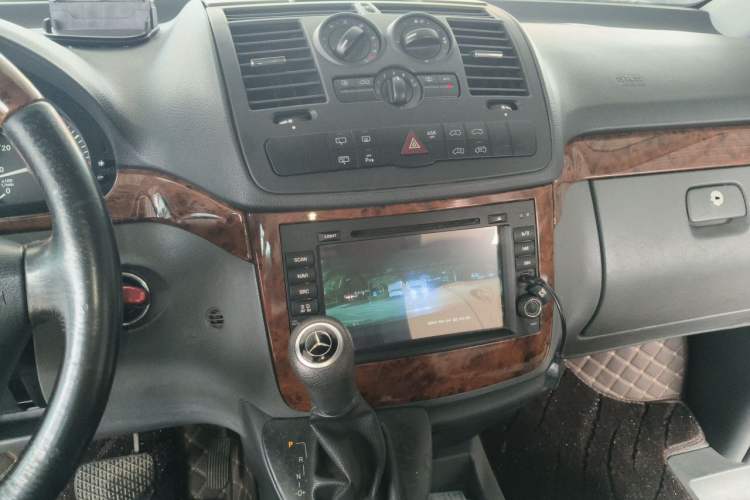 Used Mercedes-Benz Vito 2010 2.5L Elite Edition Audio And AC Panel