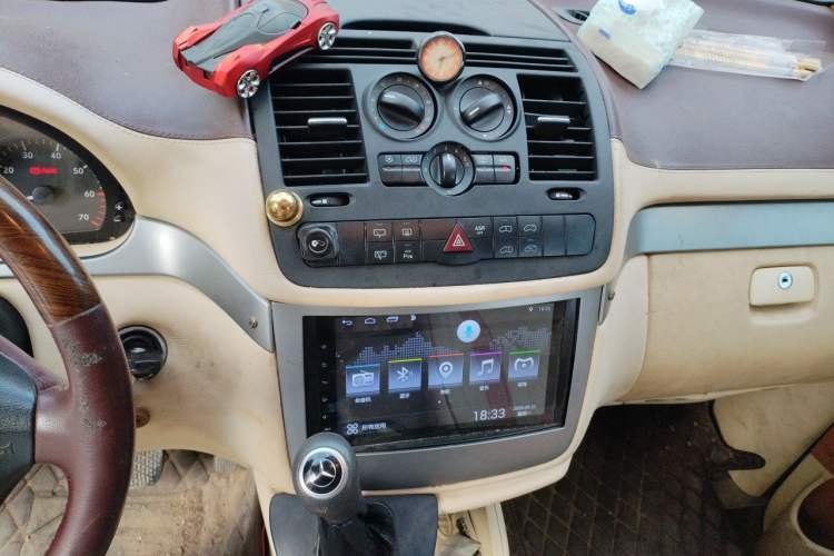 Used Mercedes-Benz Vito 2010 2.5L Elite Edition Audio And AC Panel