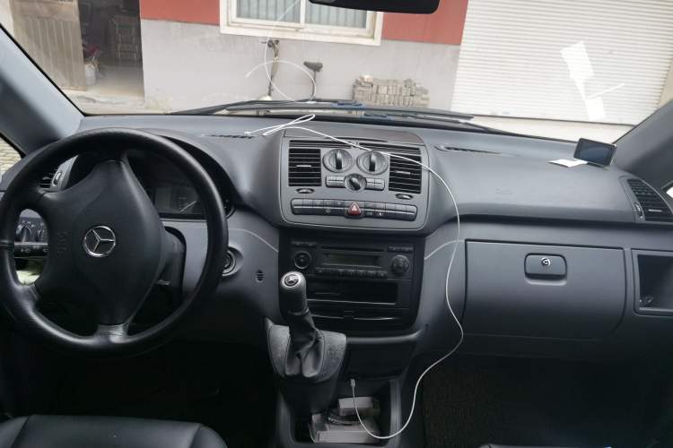 Used Mercedes-Benz Vito 2010 2.5L Elite Edition Center Console