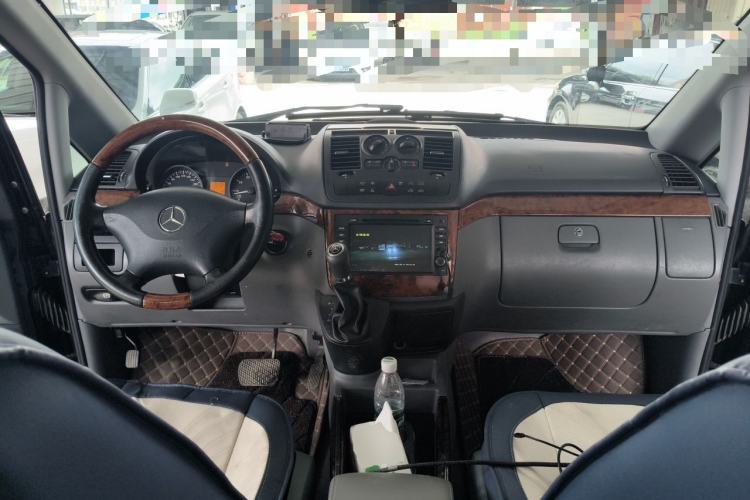 Used Mercedes-Benz Vito 2010 2.5L Elite Edition Center Console