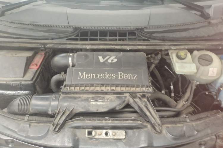 Used Mercedes-Benz Vito 2010 2.5L Elite Edition Engine Bay
