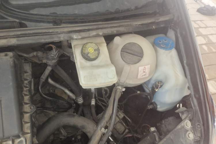 Used Mercedes-Benz Vito 2010 2.5L Elite Edition Engine Bay Left