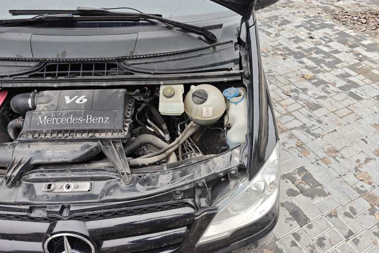 Used Mercedes-Benz Vito 2010 2.5L Business Edition Engine Bay Left