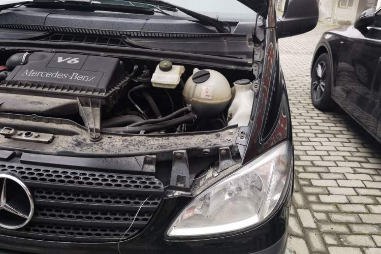 Used Mercedes-Benz Vito 2010 2.5L Elite Edition Engine Bay Left