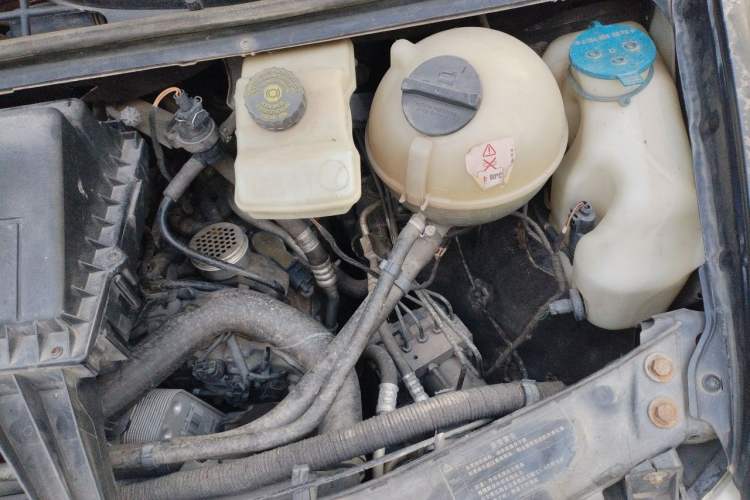 Used Mercedes-Benz Vito 2010 2.5L Elite Edition Engine Bay Left