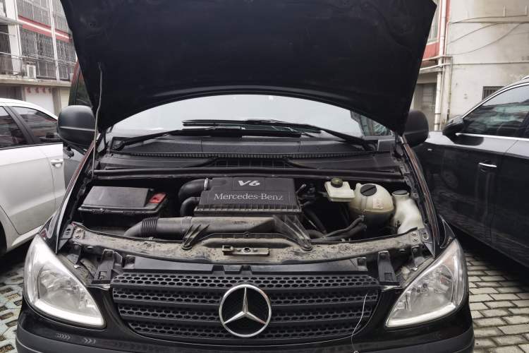 Used Mercedes-Benz Vito 2010 2.5L Elite Edition Engine Bay