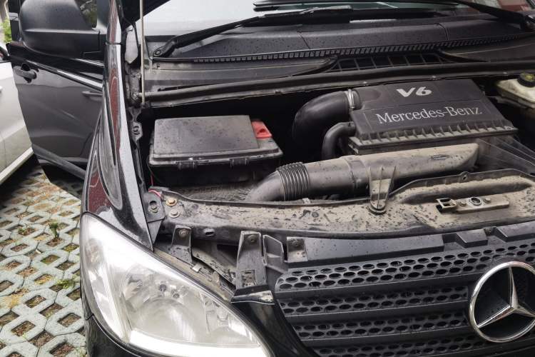 Used Mercedes-Benz Vito 2010 2.5L Elite Edition Engine Bay Right