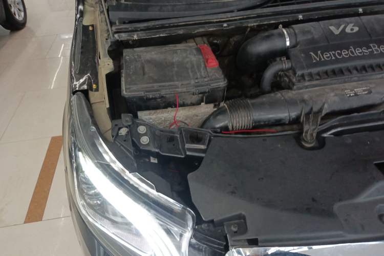 Used Mercedes-Benz Vito 2010 2.5L Elite Edition Engine Bay Right