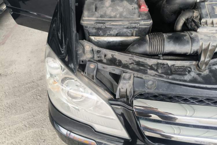 Used Mercedes-Benz Vito 2010 2.5L Elite Edition Engine Bay Right