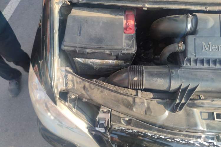 Used Mercedes-Benz Vito 2010 2.5L Elite Edition Engine Bay Right