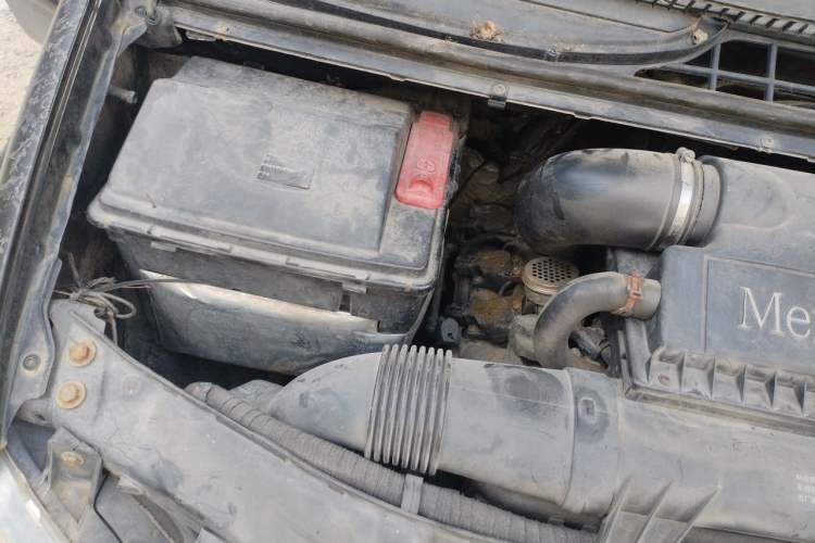 Used Mercedes-Benz Vito 2010 2.5L Elite Edition Engine Bay Right