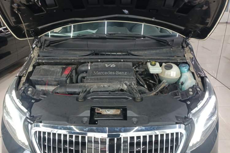 Used Mercedes-Benz Vito 2010 2.5L Elite Edition Engine Bay