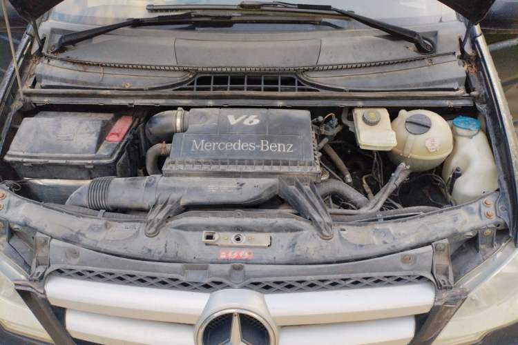 Used Mercedes-Benz Vito 2010 2.5L Elite Edition Engine Bay