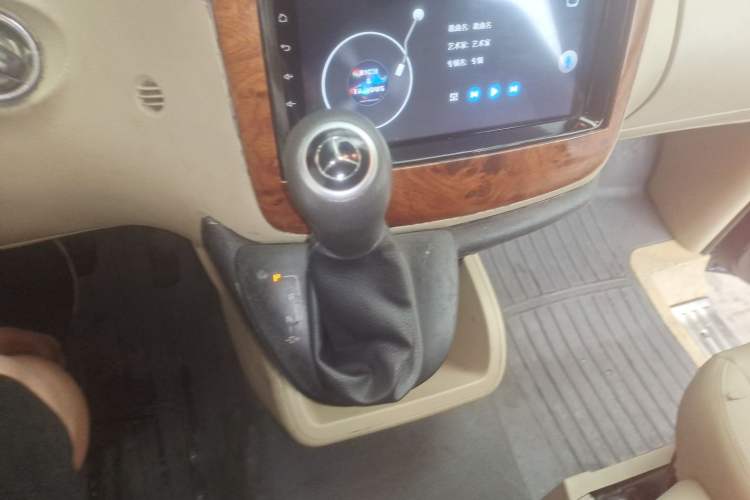 Used Mercedes-Benz Vito 2010 2.5L Elite Edition Gear Lever