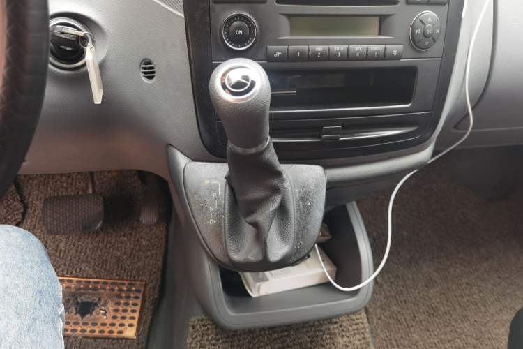 Used Mercedes-Benz Vito 2010 2.5L Elite Edition Gear Lever