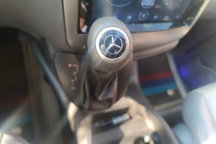 Used Mercedes-Benz Vito 2010 2.5L Elite Edition Gear Lever