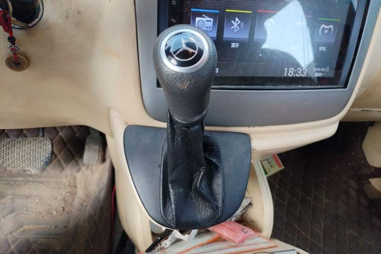 Used Mercedes-Benz Vito 2010 2.5L Elite Edition Gear Lever