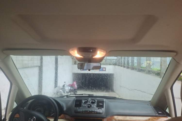 Used Mercedes-Benz Vito 2010 2.5L Elite Edition Headliner