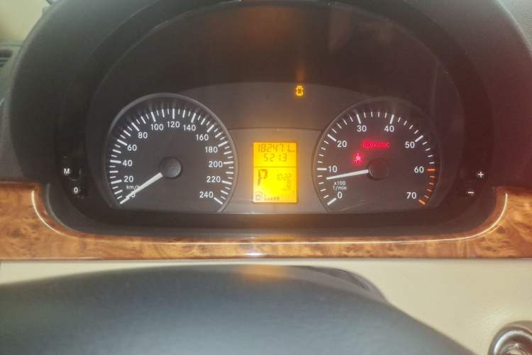 Used Mercedes-Benz Vito 2010 2.5L Elite Edition Instrument Cluster