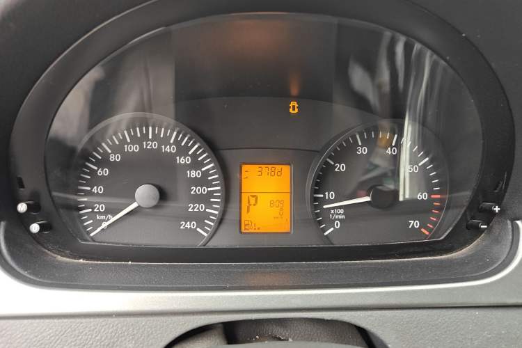 Used Mercedes-Benz Vito 2010 2.5L Business Edition Instrument Cluster