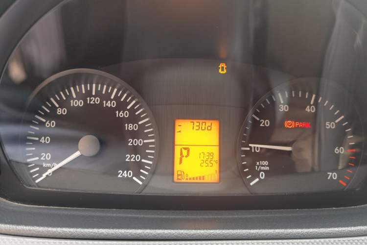 Used Mercedes-Benz Vito 2010 2.5L Elite Edition Instrument Cluster