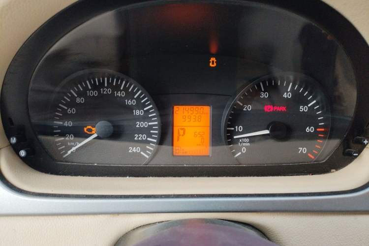 Used Mercedes-Benz Vito 2010 2.5L Elite Edition Instrument Cluster