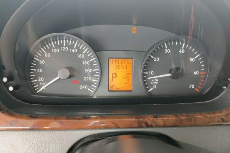 Used Mercedes-Benz Vito 2010 2.5L Elite Edition Odometer Close Up