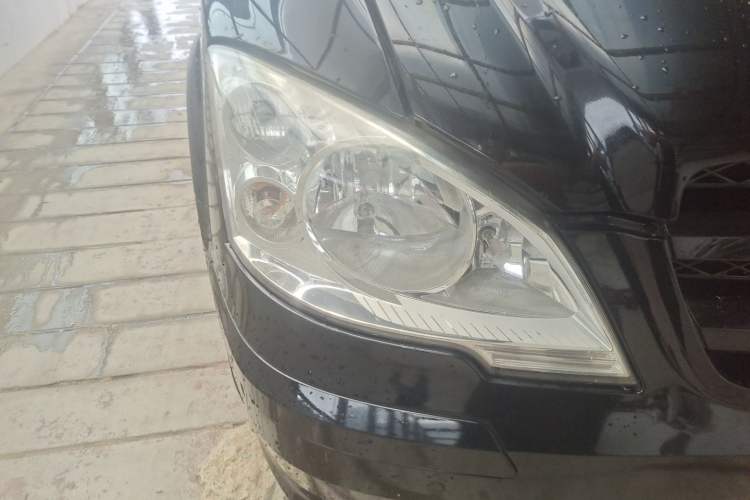Used Mercedes-Benz Vito 2010 2.5L Elite Edition Right Front Headlight