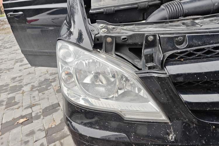 Used Mercedes-Benz Vito 2010 2.5L Business Edition Right Front Headlight